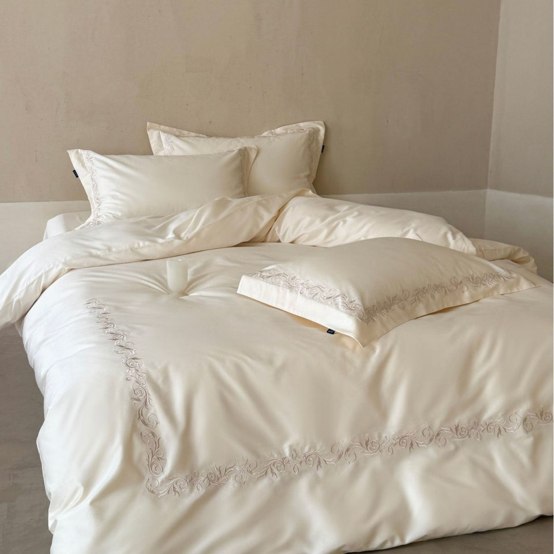 Elegantes Satin-Bettwäscheset mit barocker Ton-in-Ton-Stickerei