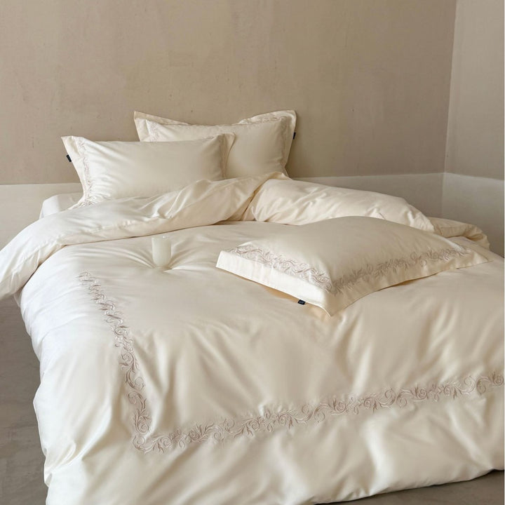 Elegantes Satin-Bettwäscheset mit barocker Ton-in-Ton-Stickerei