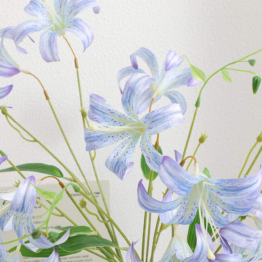 Künstlicher Lilienstrauß mit detailverliebten Blüten Karnz