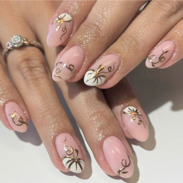 Elegantes Florales Nageldesign Karnz