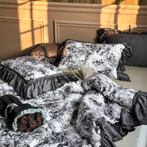 Bettwäsche-Set mit kunstvollem Toile-de-Jouy-Print und gerafftem Satin-Volant