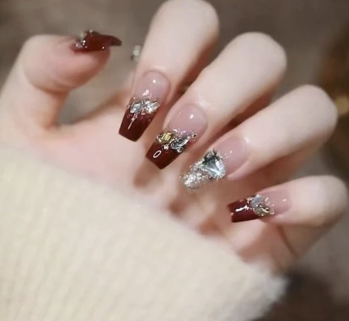 Elegante Nagelkunst mit Glanzfinish Karnz
