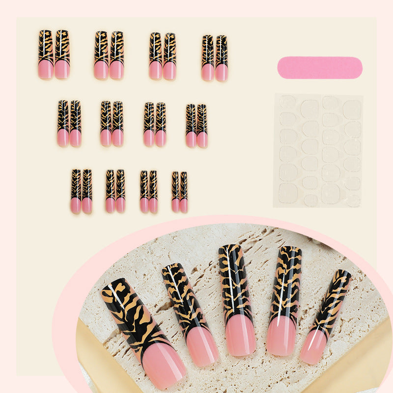 Kreatives Kunstnagelset mit stilvollem Tiermuster Karnz