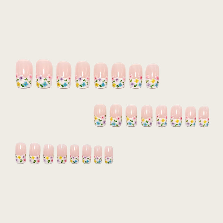Kunstnägel mit Floralen Applikationen Karnz