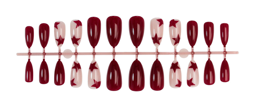 Kunstnagelset mit glitzernden Sternen und eleganten Akzenten Karnz