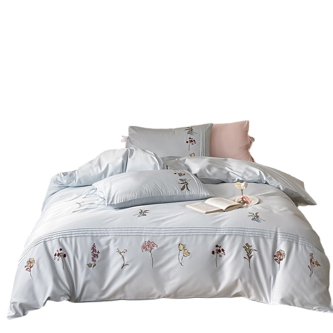 Elegante Bettwäsche-Garnitur mit feiner Blumenstickerei, Volantkissen und Wendefunktion