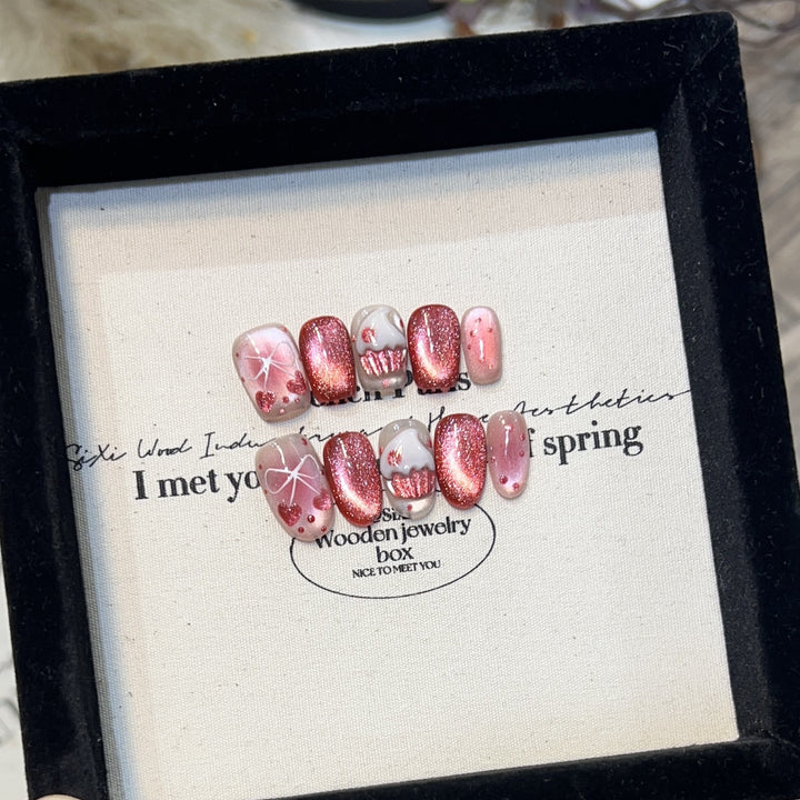 Charmantes thematisches Press-On-Nagelkunstset