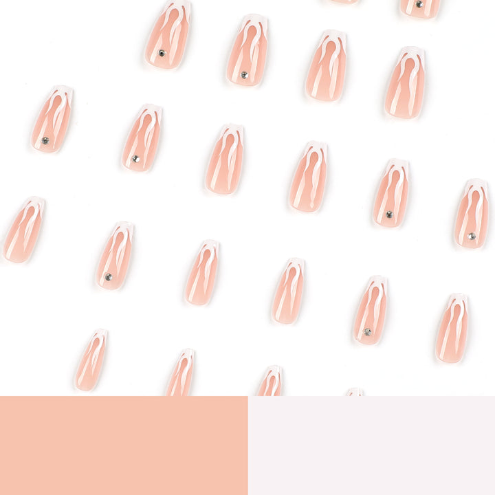 Kunstvolle Nagelverlängerungen mit glamourösem Design Karnz