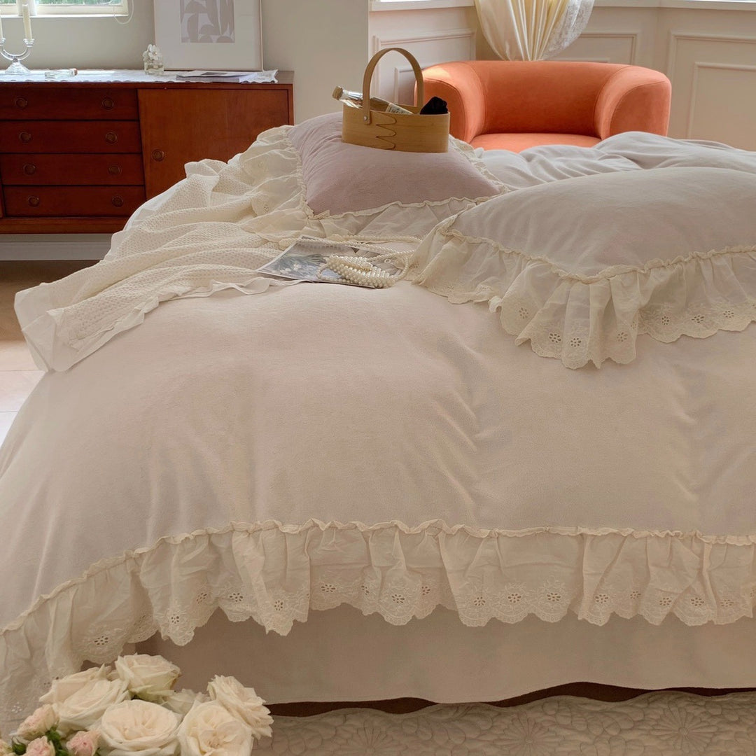 Kuschelige Microfleece-Bettgarnitur im Vintage-Cottage-Stil mit Baumwollspitzenbesatz