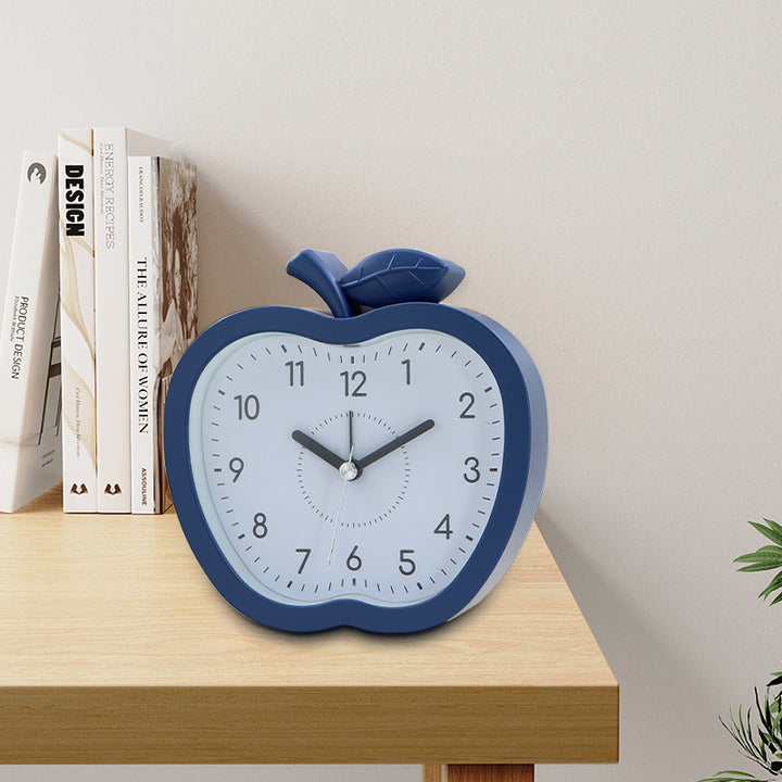 Nostalgischer Tischwecker Im Kreativen Haus-Design Karnz