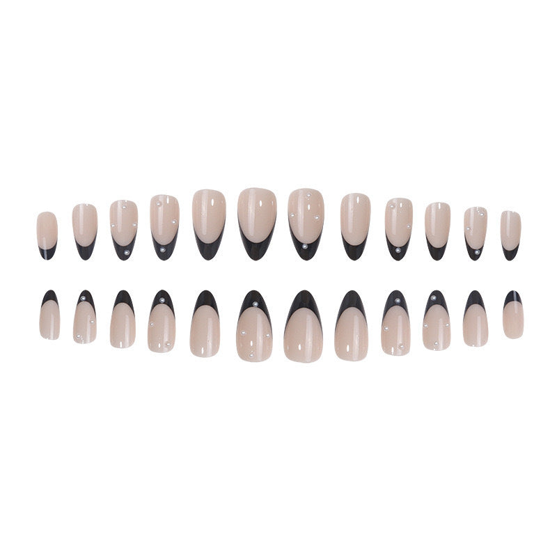 Kunstnagelset mit elegantem Spitzendesign und strahlendem Glanz Karnz