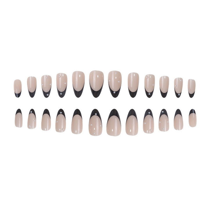 Kunstnagelset mit elegantem Spitzendesign und strahlendem Glanz Karnz