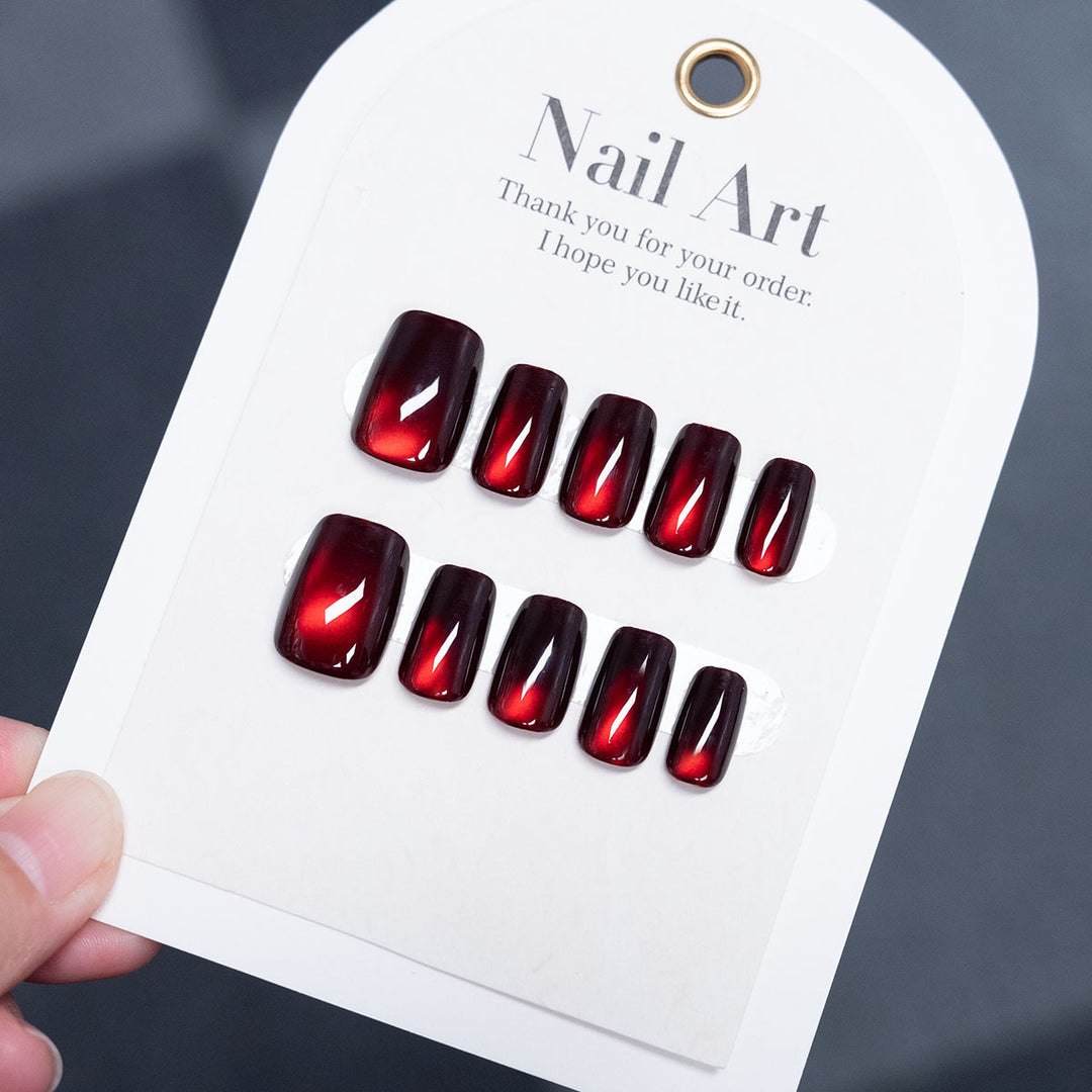 Glänzendes Press-On-Nagelset mit einzigartiger Form