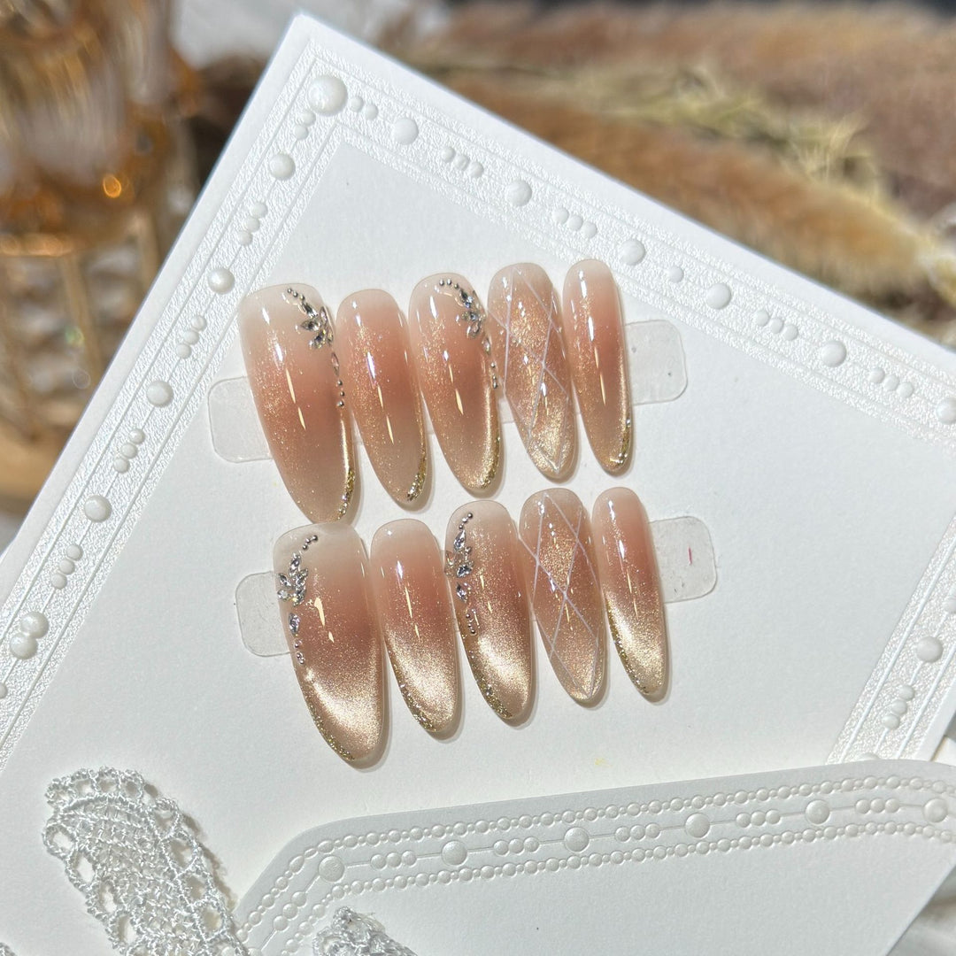 Glamouröses Stiletto Press-On Nail Set mit Strassakzenten Karnz
