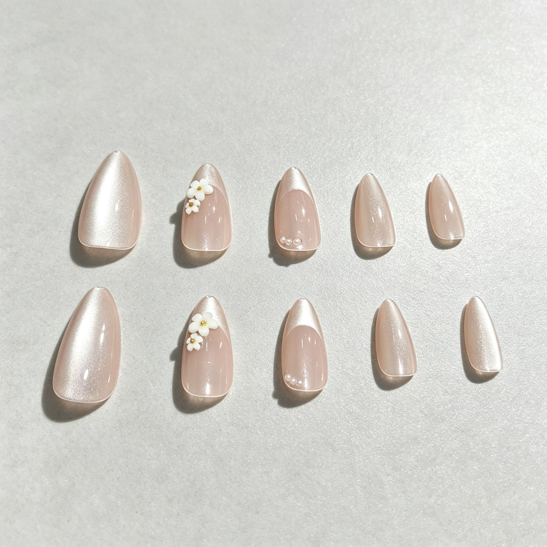 Elegante Blumen Nageldesign Press-On Tipps Karnz