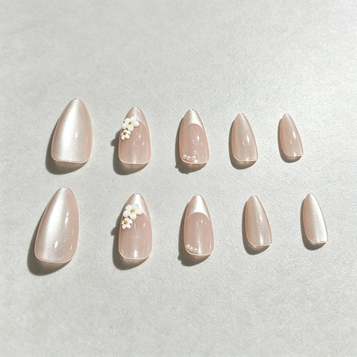 Elegante Blumen Nageldesign Press-On Tipps Karnz