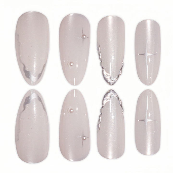 Elegante Stiletto Nagelkunstverlängerungen mit silbernen Akzenten Karnz