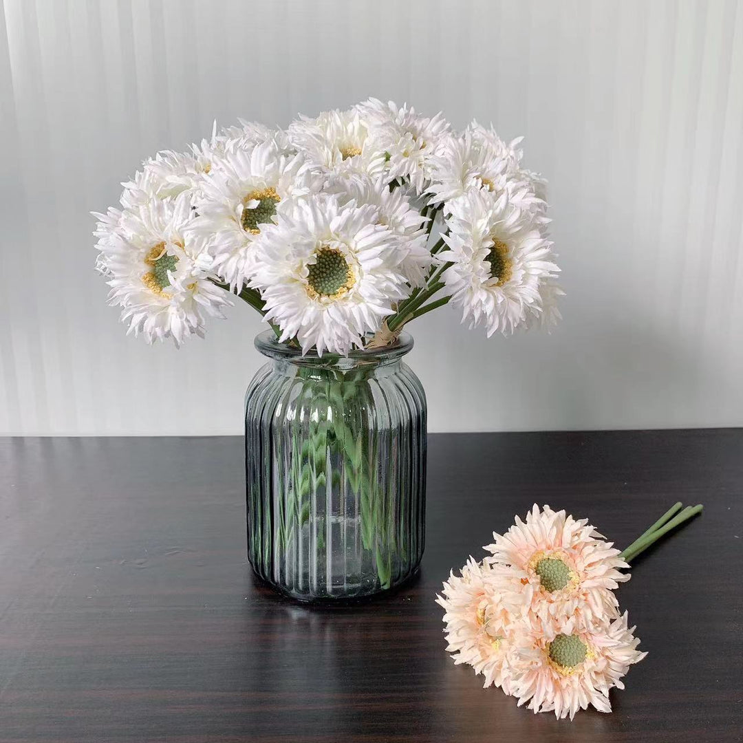 Lebensechte Blumenstrauß