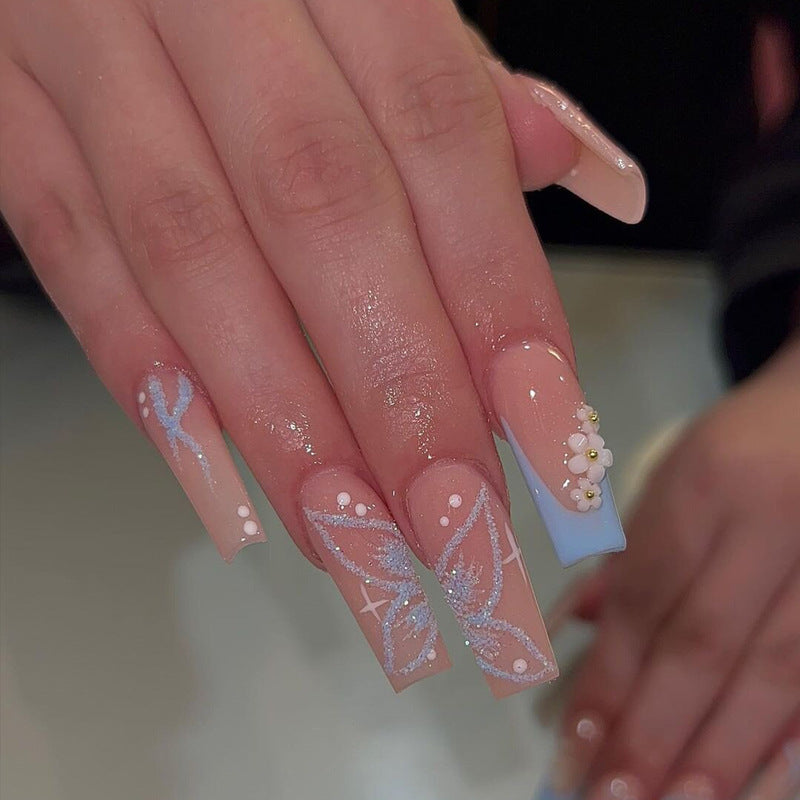 Dekoratives Langes Press-On-Nagel-Set mit floralem und glitzerndem Akzent Karnz