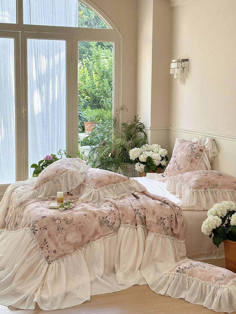 Luxuriöse Rüschen-Bettwäschegarnitur aus Baumwollmischgewebe mit Vintage-Blumenprint und dekorativem Bettrock