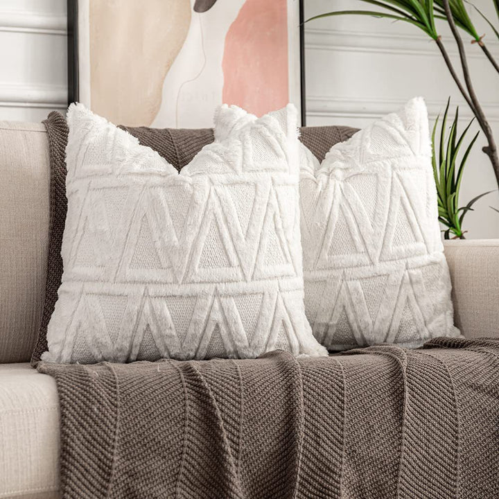 Quadratischer Kissenbezug mit geometrischem Chenille‑Tufting und weichem Baumwollmix Karnz