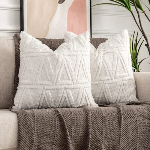 Quadratischer Kissenbezug mit geometrischem Chenille‑Tufting und weichem Baumwollmix Karnz