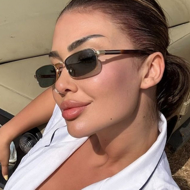 Damen modische Sonnenbrille mit stilvollem Metallrahmen und orangefarbenen Gläsern Karnz