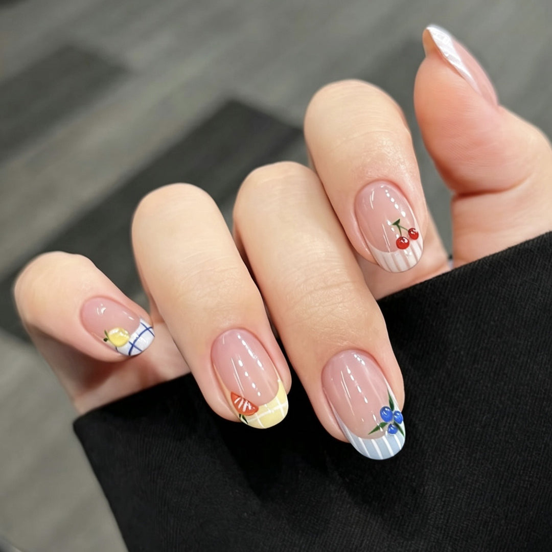 Verspielt florales Nagelset zum Aufkleben