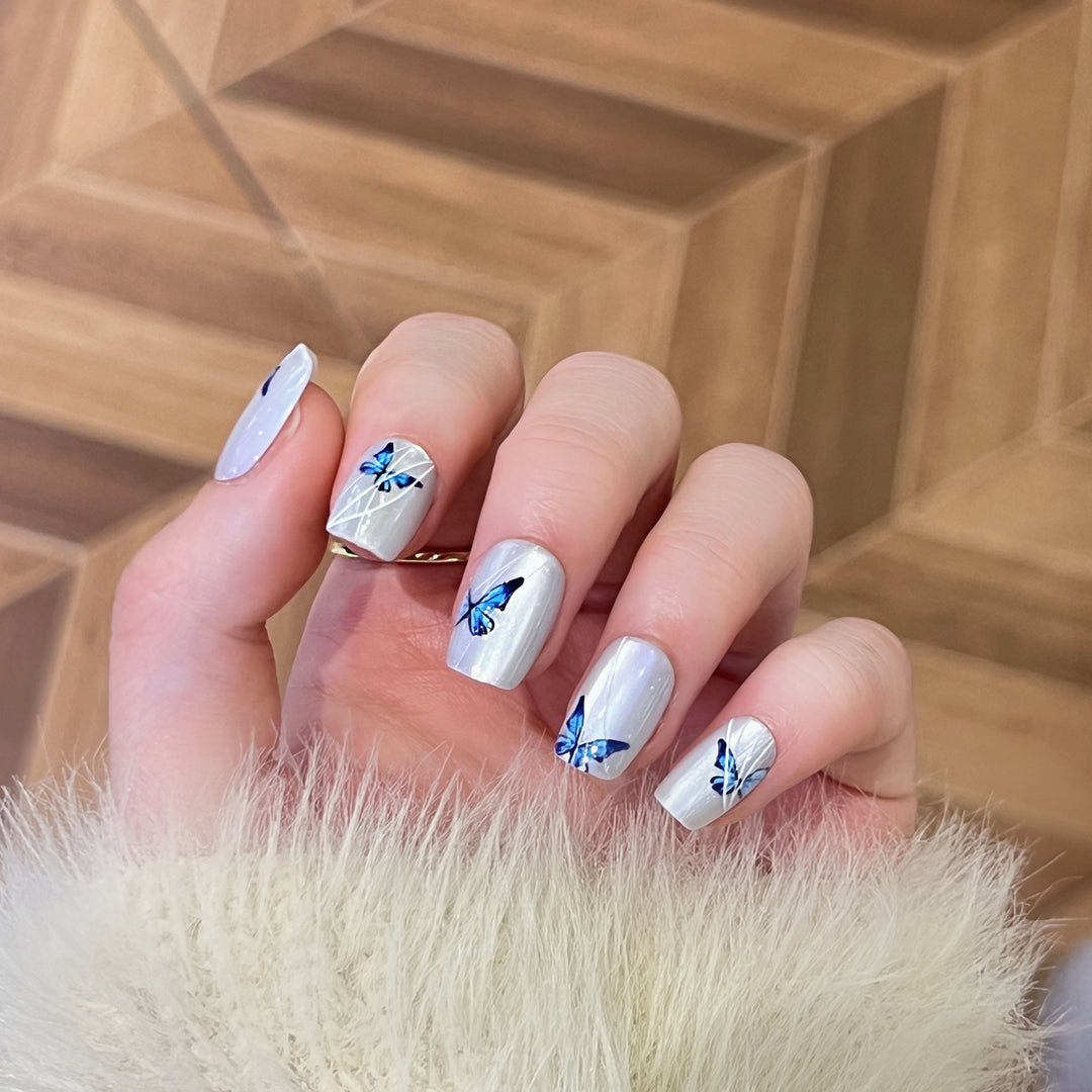 Kreative Nagelverlängerungen mit filigranem Schmetterlingsdesign Karnz
