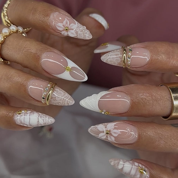 Dekorative florale Stiletto-Nagelkunstverlängerungen Karnz