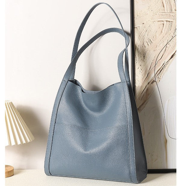 Gepunktetes Leder Schlapp Hobo Schultertasche mit langem Riemen und Vordertasche
