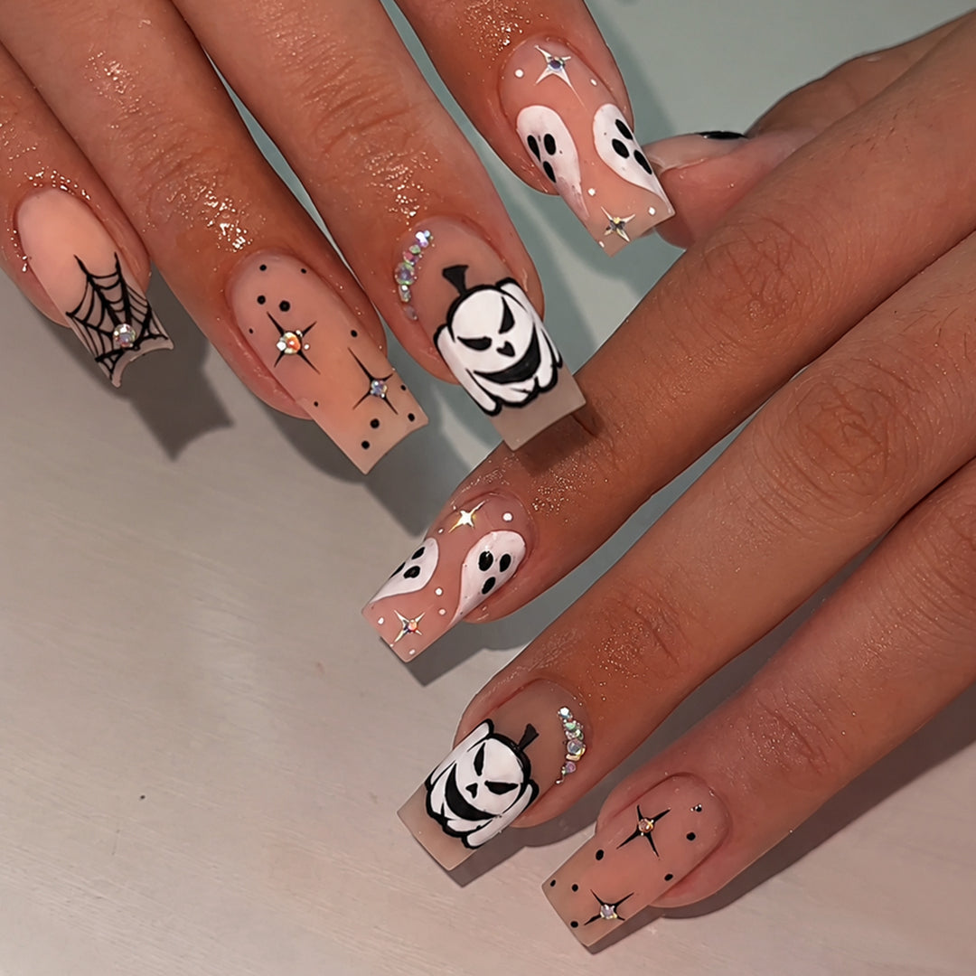 Kreatives Kunstnagelset mit Halloween-Motiven Karnz