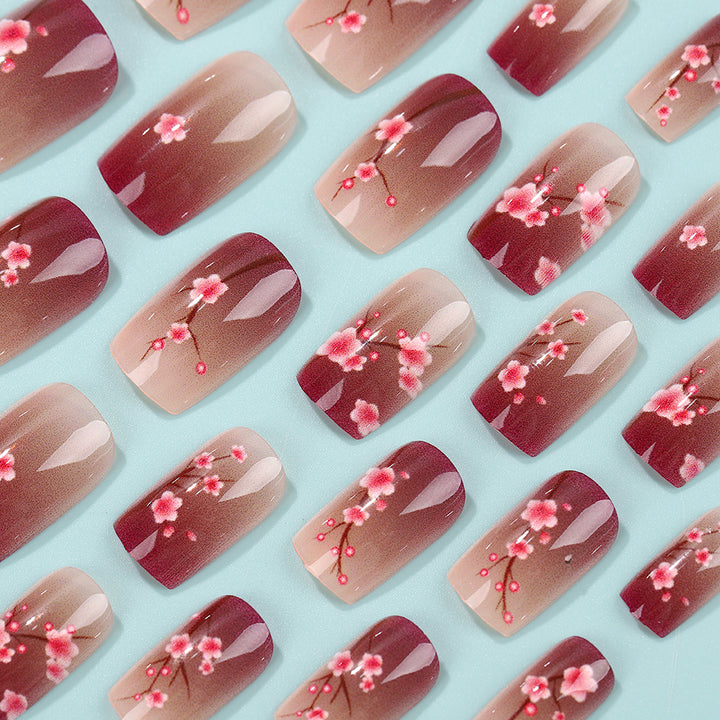 Kunstnägel Set mit floralen Akzenten Karnz