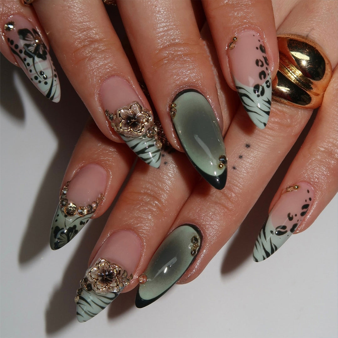 Kunstvolle Stiletto Fingernägel mit Floralen und Geometrischen Verzierungen Karnz