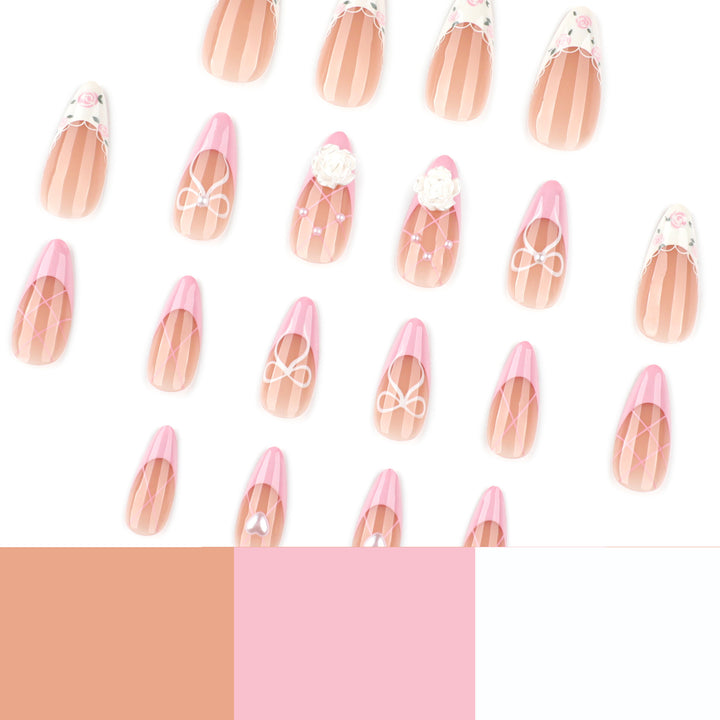 Kunstvolle Nagelkunst mit floralen Details und Schleifenverzierungen Karnz