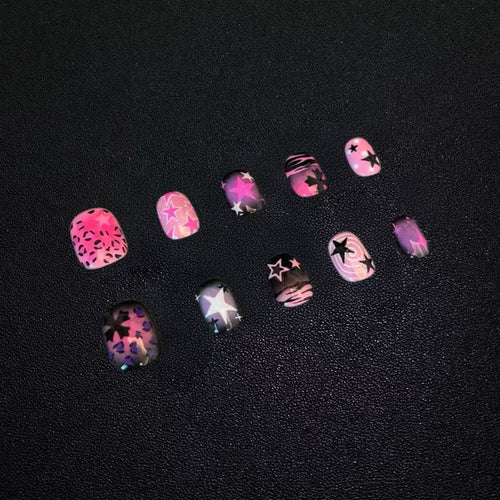 Stylisches Sternenbedrucktes Press-On Nagelkunstset Karnz