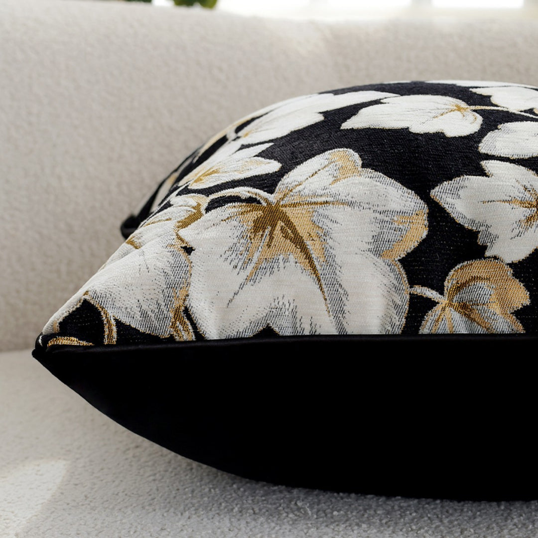 Zierkissen mit floralem Design