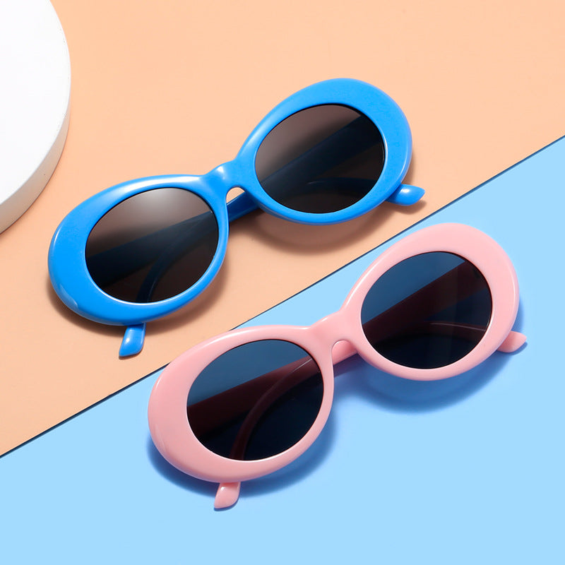 Damen Retro-inspirierte Sonnenbrille mit einem eleganten, ovalen Rahmen Karnz
