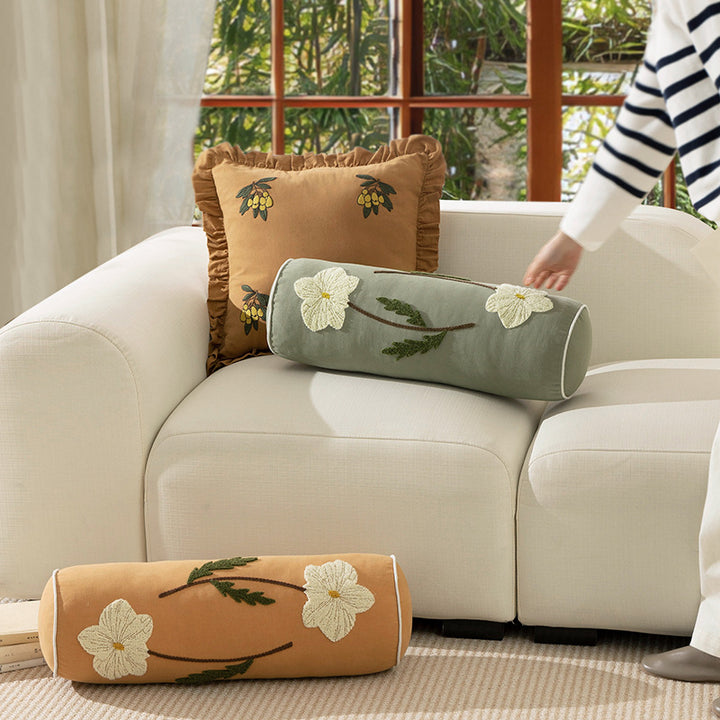 Bolster-Kissen mit handgesticktem Blumenmotiv und dekorativer Paspel