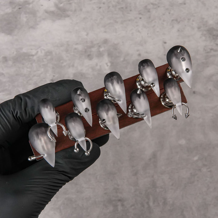 Dekorativer Stiletto Press-On Nail Set mit einzigartigem Design