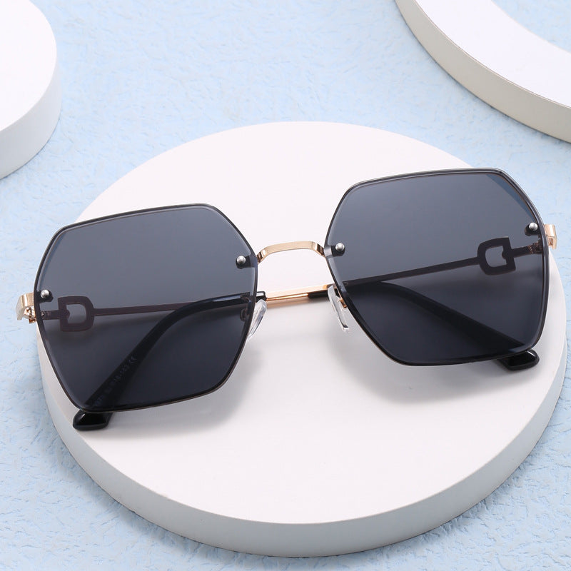 Damen extravagante und moderne Sonnenbrille im ausgefallenen Design Karnz