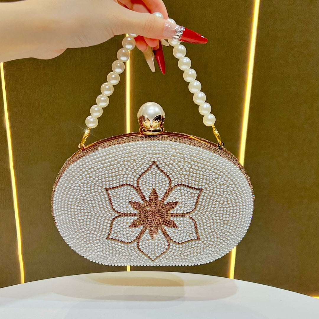 Perlenbesetzte Abendclutch