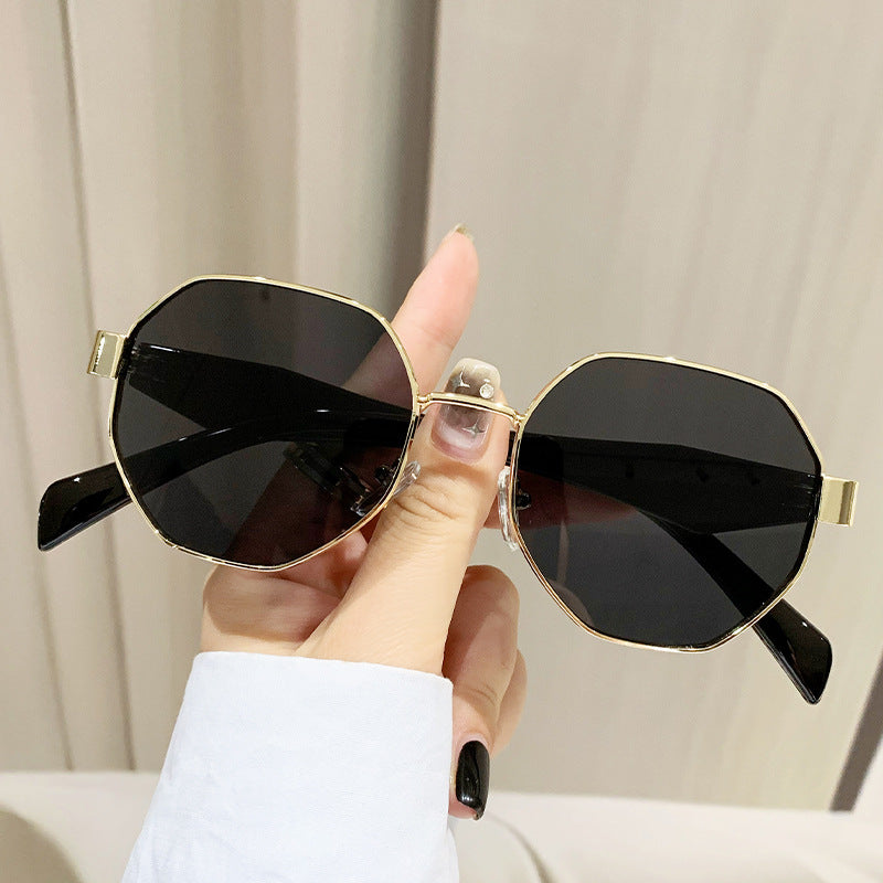 Damen modische Sonnenbrille mit hochwertigem rechteckigem Rahmen und UV-Schutz Karnz