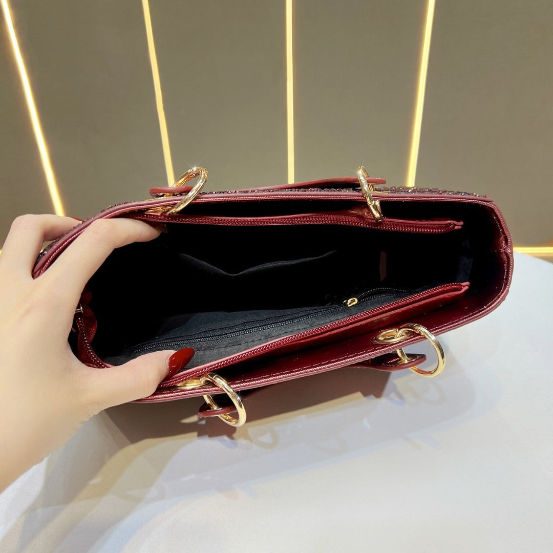 Elegante Handtasche mit Strassverzierung