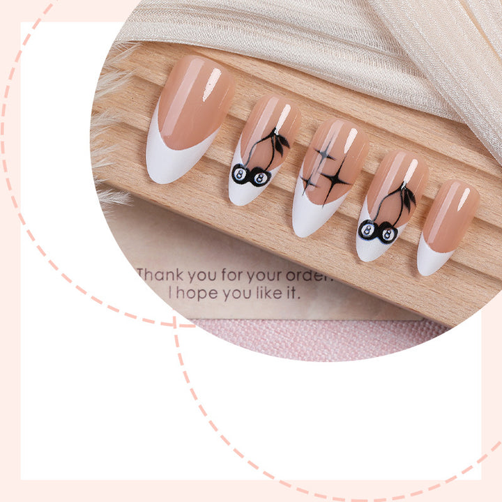 Künstlerische Press-On Nagelkollektion mit einzigartigen Musterdesigns Karnz