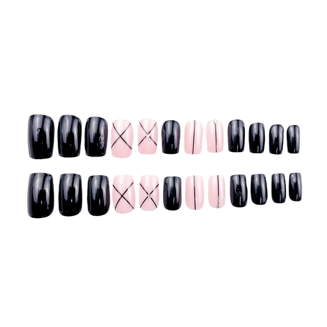 Stylische Geometrische Muster Nail Art Karnz
