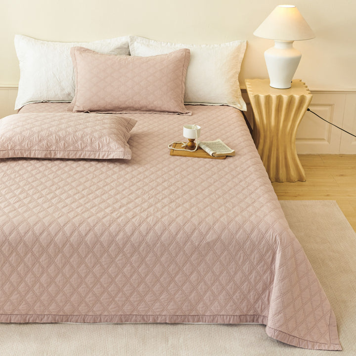 Gepatchtes Bettüberwurf-Set mit Rauten-Matelassé-Textur und maßgeschneidertem Saum