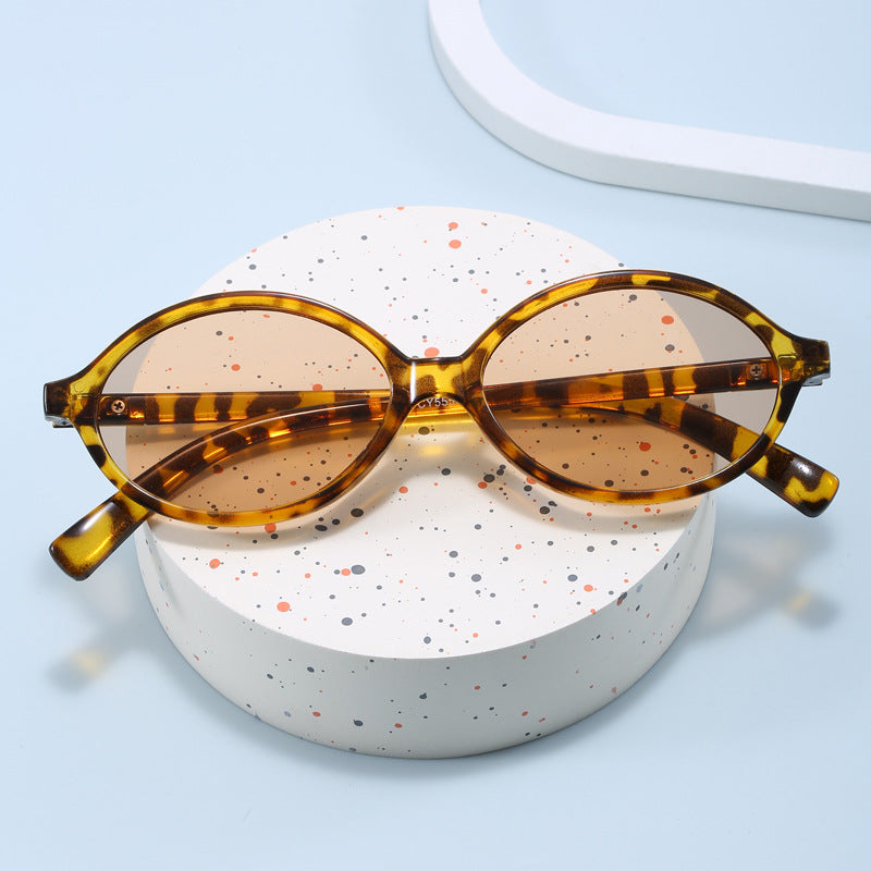 Damen modische Sonnenbrille mit ovalem Rahmen und goldenen Akzenten Karnz