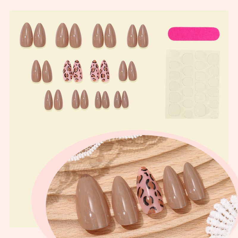 Dekorativer Ombre Stiletto Press-On Nagelset Karnz