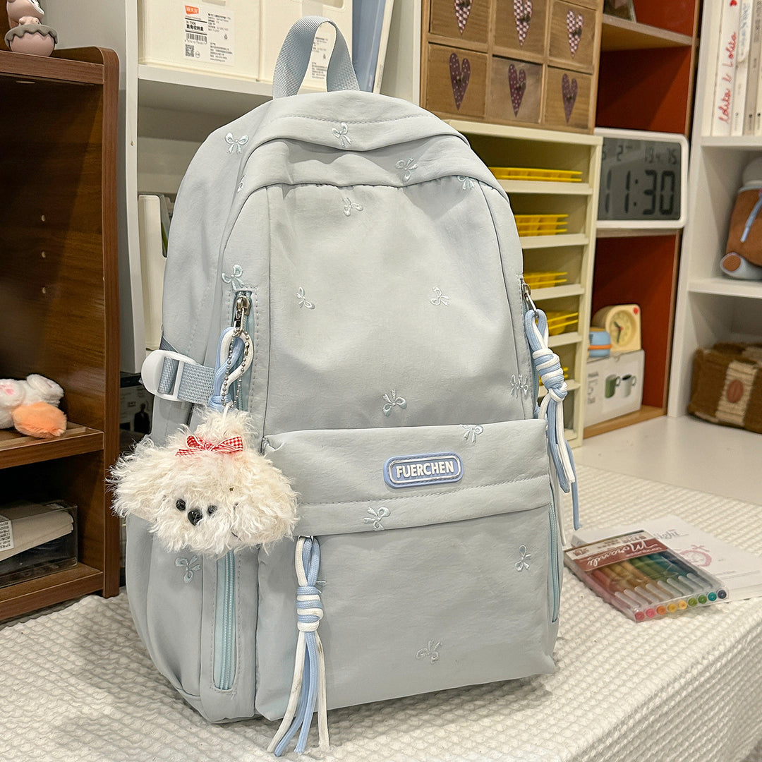 Stylischer Multi-Taschen Rucksack mit pelzigem Schlüsselanhänger Karnz